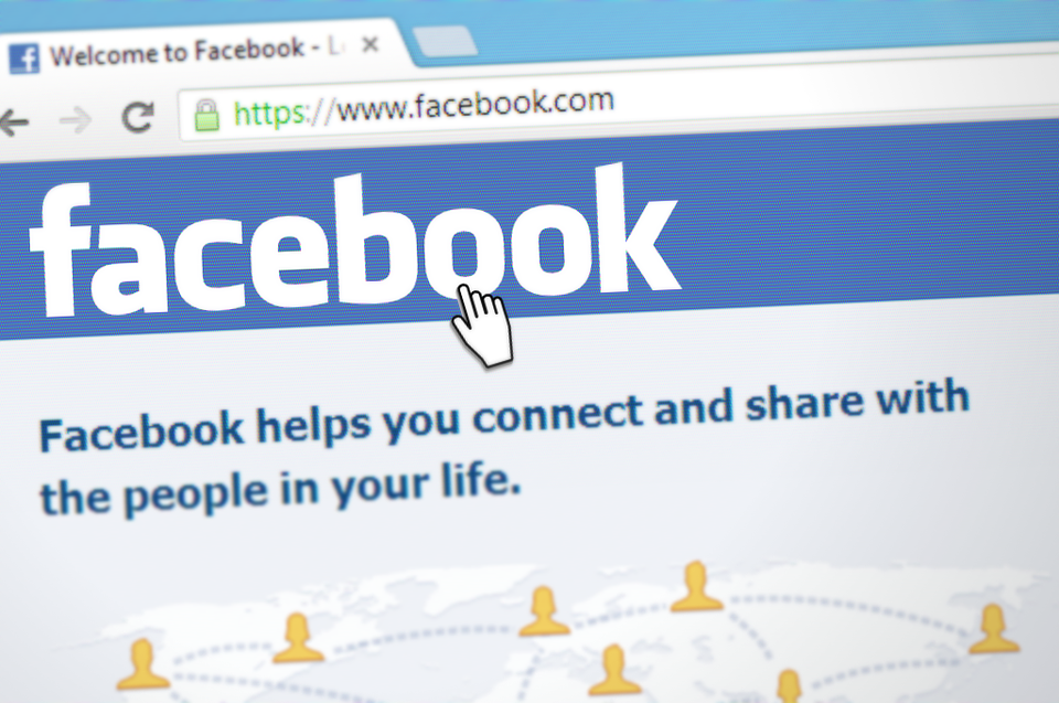 Facebook vai permitir alguns anúncios de criptomoedas