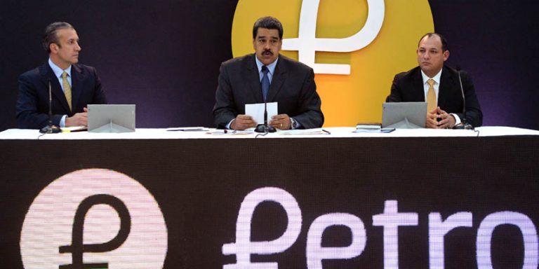 Nicolás Maduro, Petro e Venezuela