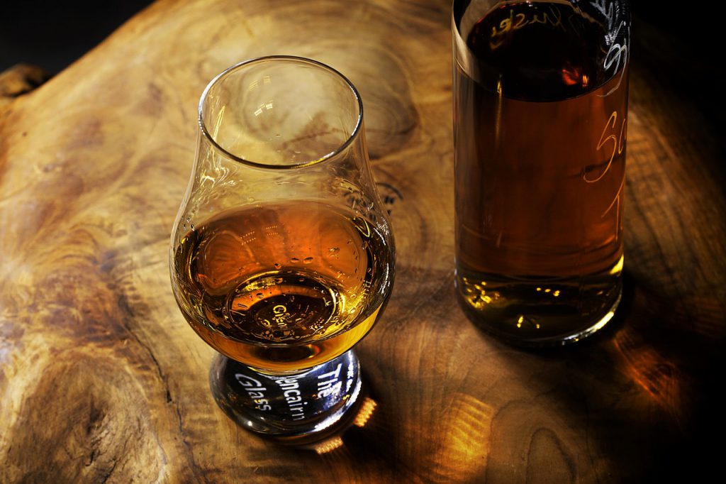 Whisky formam parceria com o uso de Blockchain