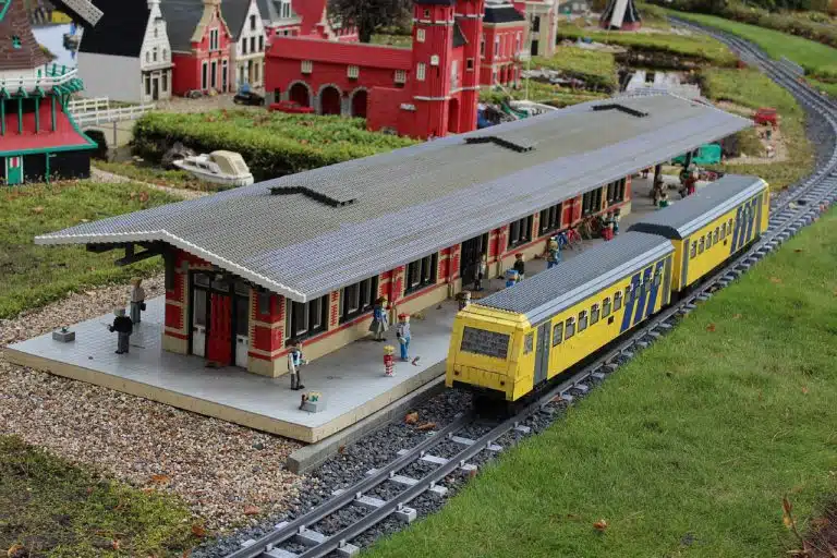 Pai cria Trem Lego que roda pela Steem