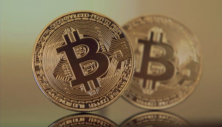 Dois Bitcoins em destaque - Halving