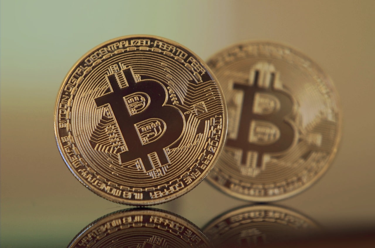 Dois Bitcoins em destaque - Halving