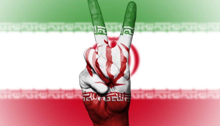 Bandeira do Irã com Dedos em Sinal de Paz e Amor