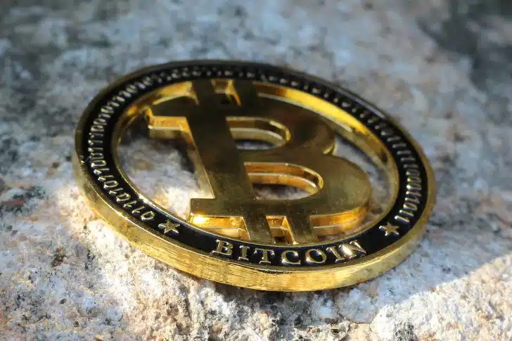 Bolsa de Valores caiu, Bitcoin subiu