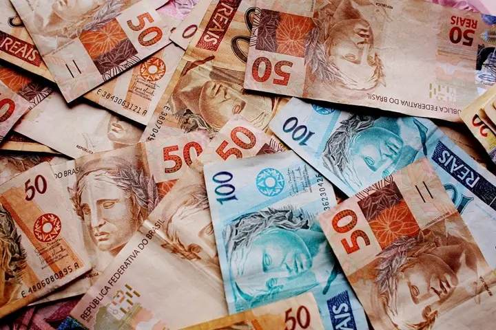 Monte de dinheiro - Notas de Real Brasileiro