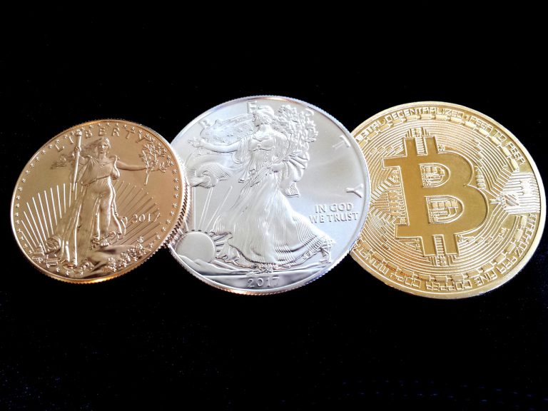 Bitcoin pode substituir o dinheiro, diz economista-chefe de banco inglês