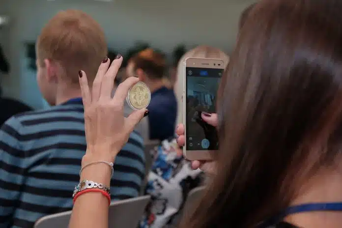 Bitcoin é a moeda mais popular em redes sociais