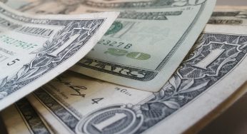 Investir um dólar por dia no bitcoin poderia deixar qualquer um milionário