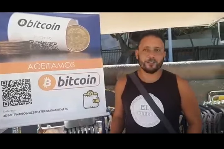 Praia, sol e bitcoin: barraca na praia do RJ aceita criptomoeda como pagamento