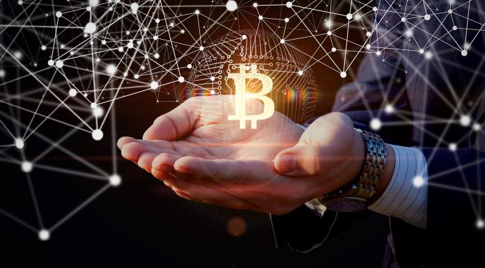 Bitcoin Brilhando em cima de mão