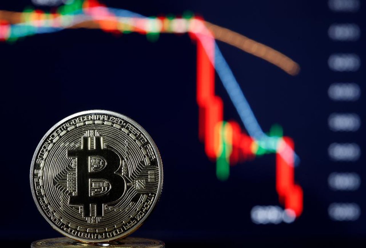 Bitcoin enfrenta nova queda vertiginosa de preços: entenda o motivo