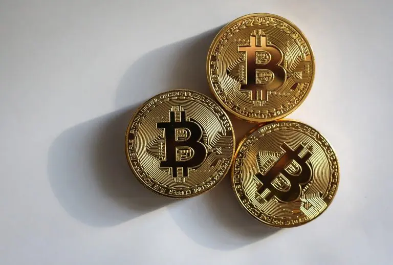 Três Bitcoins