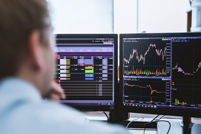 Trader de Bitcoin em Home Office
