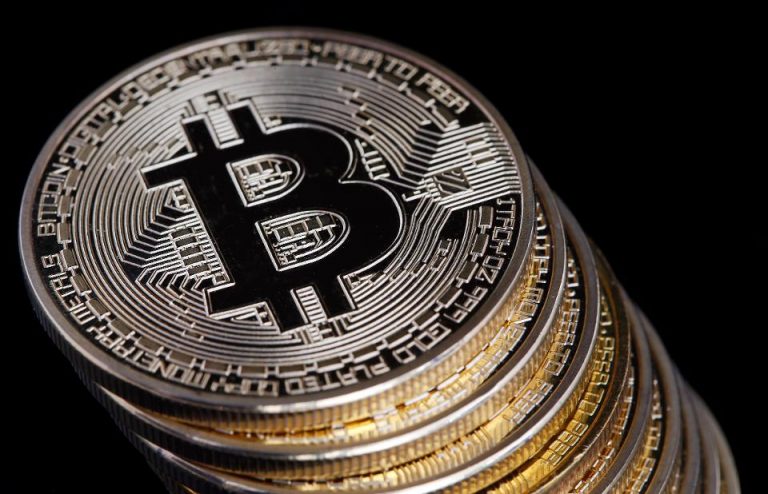 Bitcoin começa semana com alta de 5% e ultrapassa US $ 7.100