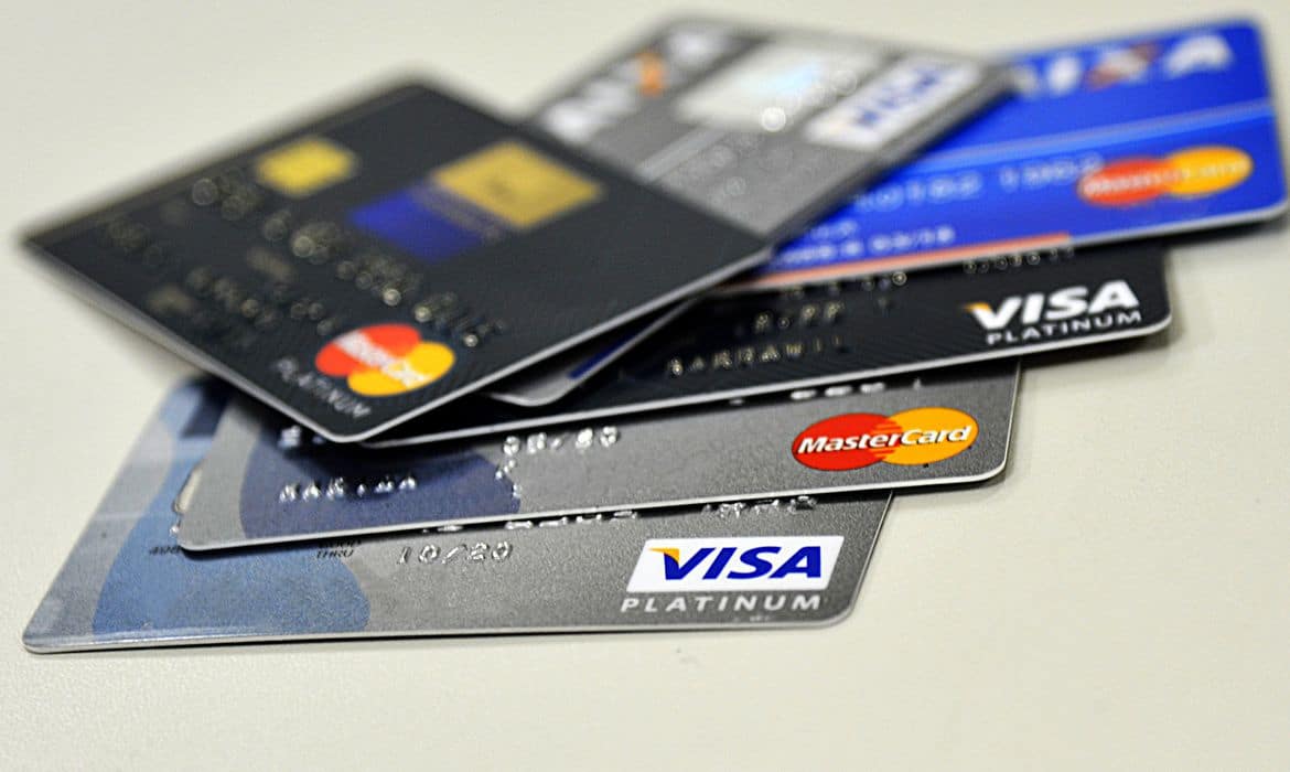 Golpista clona cartão de crédito de médico e compra R$ 70 mil em criptomoedas