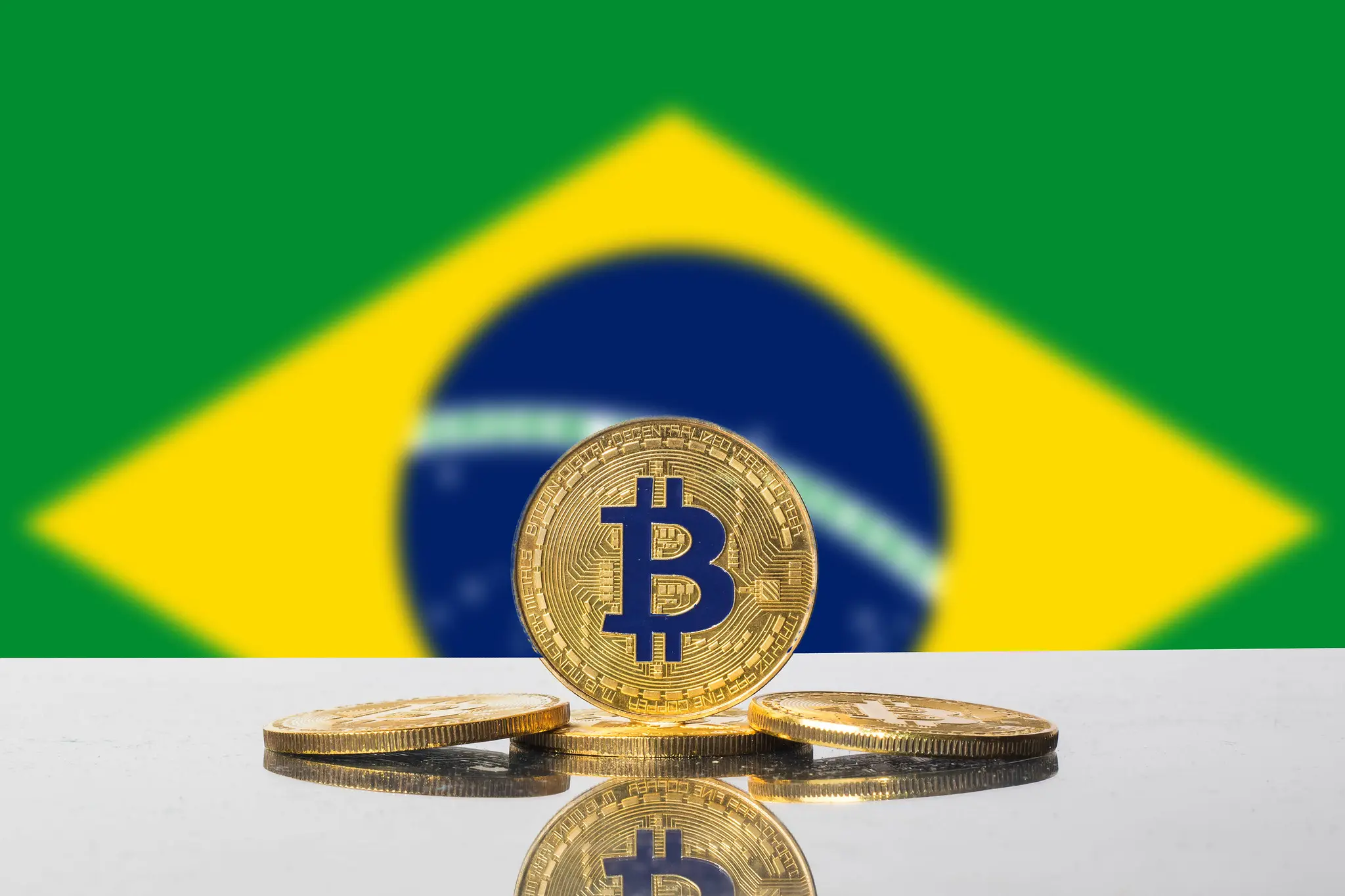 Bitcoin e Bandeira do Brasil