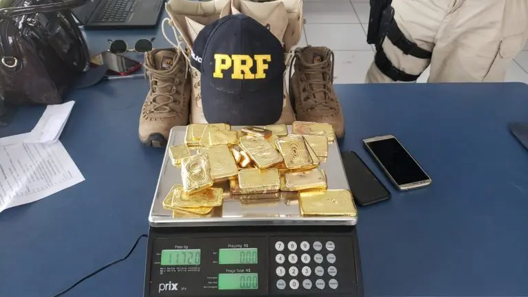 PRF prende motorista com R$ 3 milhões em ouro escondidos nas botas