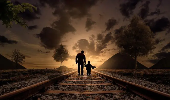 Pai e Filho caminhando