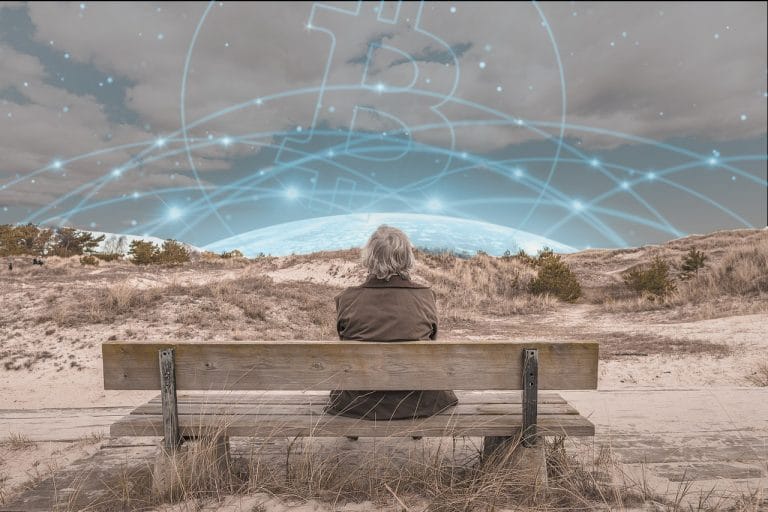 Preocupada com futuro da economia, idosa de 89 anos quer saber como comprar bitcoins