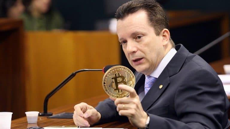 Celso Russomano recebe denúncias sobre Atlas Quantum