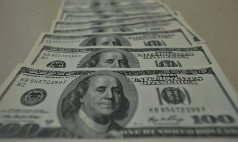 Dólar pode chegar a R$ 6 em 2020? Veja o que os especialistas dizem!