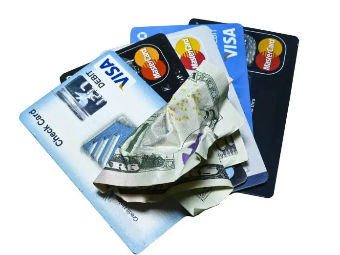 Empresa que imprime cartões de crédito perde bilhões de dólares