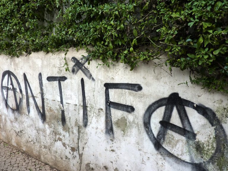 Movimento Antifascista - Antifa pode correr para o Bitcoin