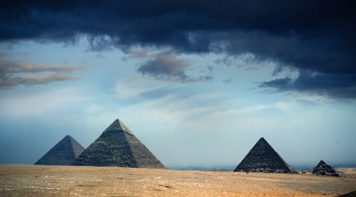Vale das pirâmides do egito (pirâmide financeira)