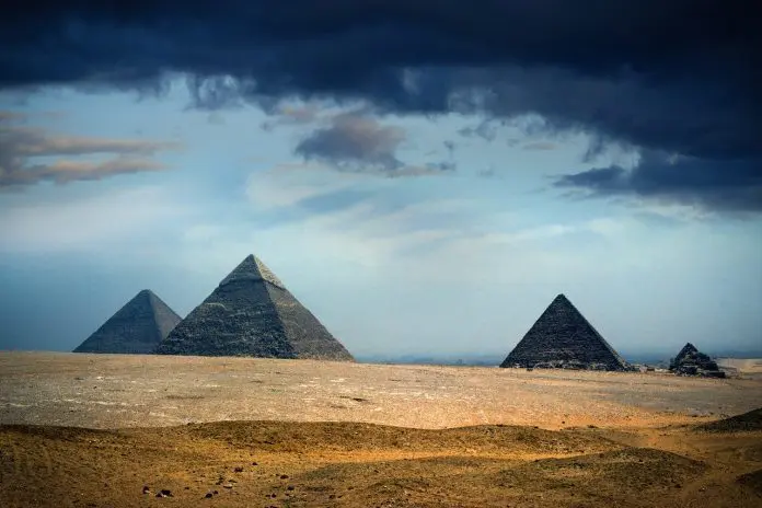 Vale das pirâmides do egito (pirâmide financeira)