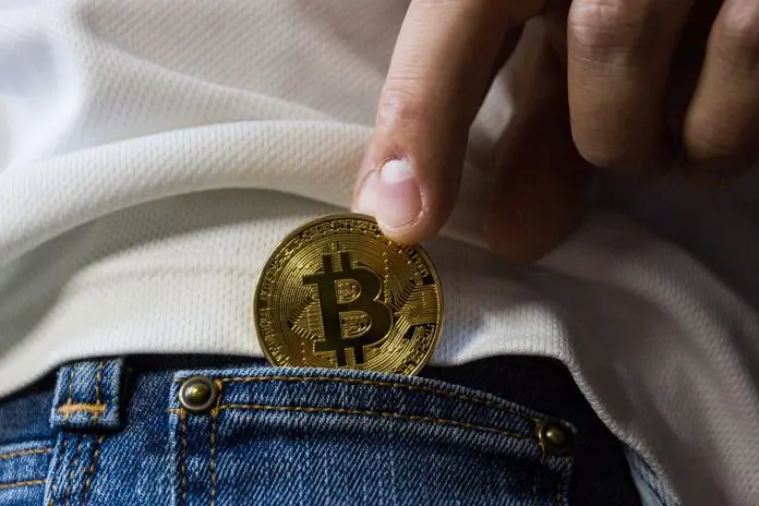 Bitcoin no bolso, imposto e tributo
