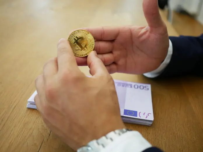 Bitcoin na mão