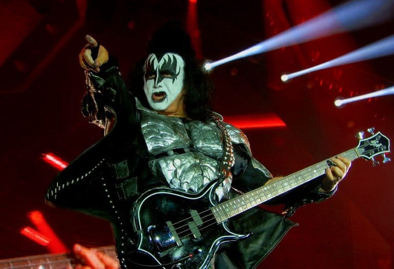 Lendário vocalista do Kiss, Gene Simmons, voltou a apoiar o Bitcoin