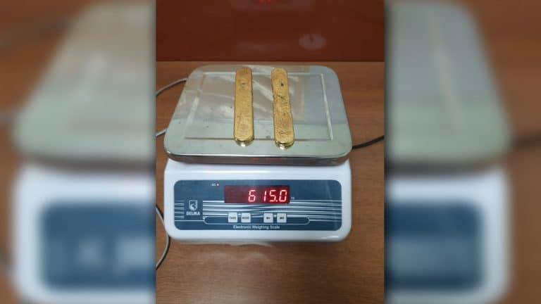 Homem é preso em aeroporto com meio quilo de ouro escondido no reto