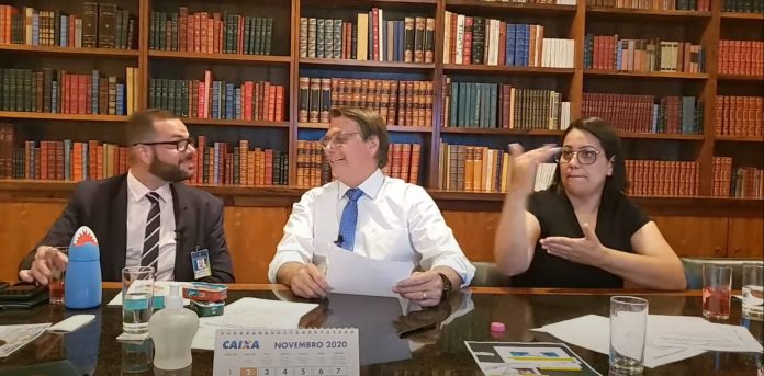 Bolsonaro em live. Imagem: Youtube