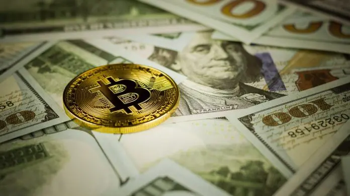Bitcoin em cima de uma pilha de dólares