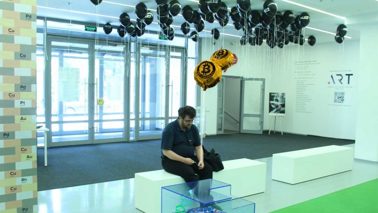 Erro faz usuário pagar R$ 427 mil em taxa de Bitcoin
