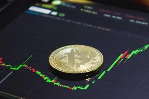 Gráfico do Bitcoin com preço em crescimento alta