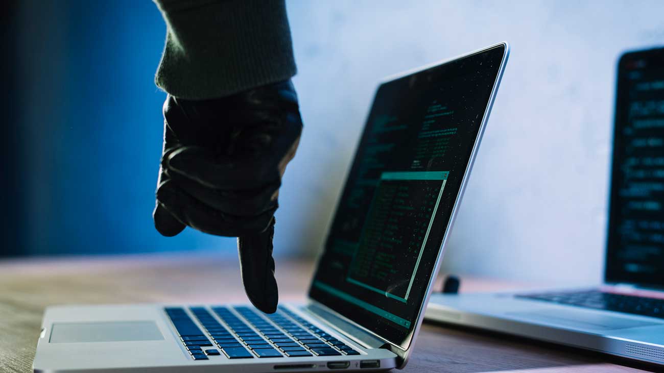 Hacker rouba R$ 40 milhões em criptomoeda após invadir computador