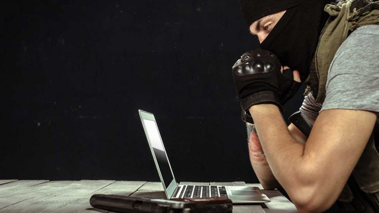 Hacker finge ser terrorista para extorquir bitcoins
