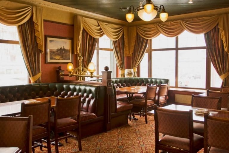 Jonhs-Pub-Russia