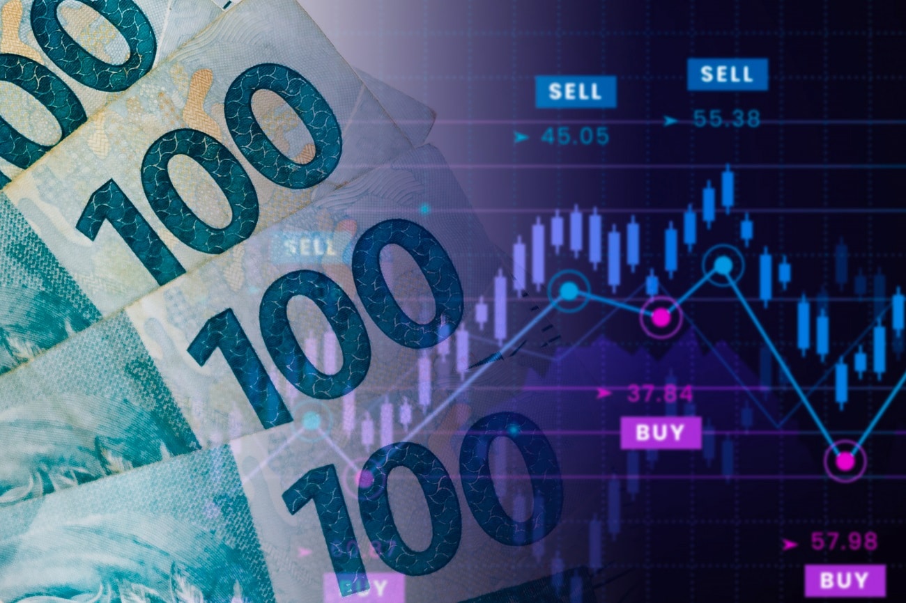 Nota de Real brasileiro com gráfico de valores, inflação em 2020 subiu forte