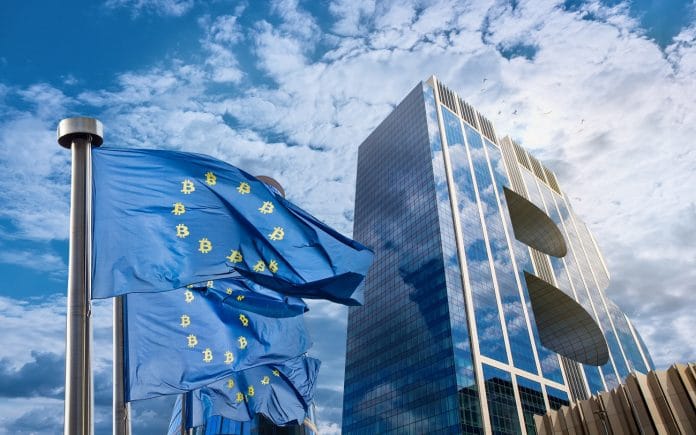 Bandeira da Europa com Símbolo do Bitcoin Criptomoedas Euro Digital