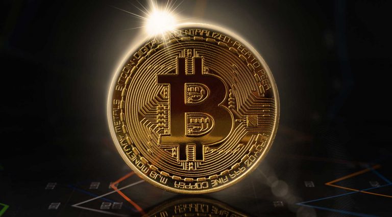 Analistas explicam alta do Bitcoin