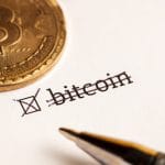 Bitcoin em um checkbox riscado