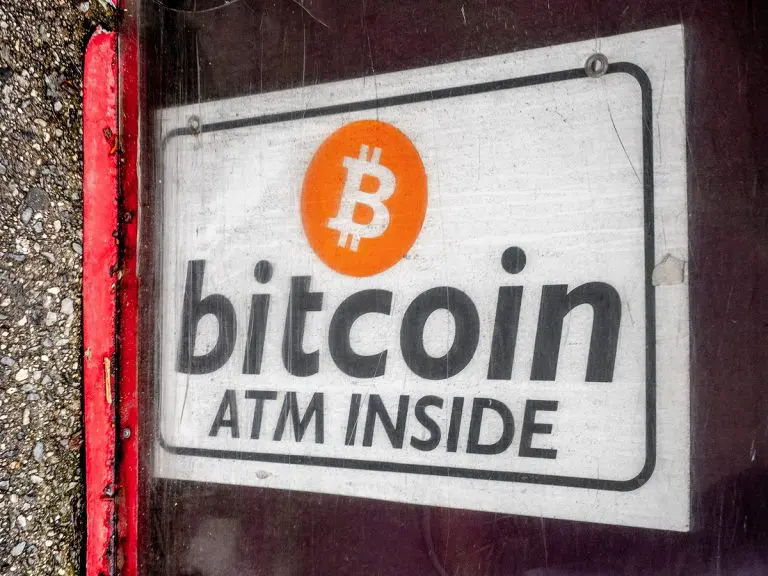 Comerciante é preso por lavagem de dinheiro após instalar caixa eletrônico de Bitcoin