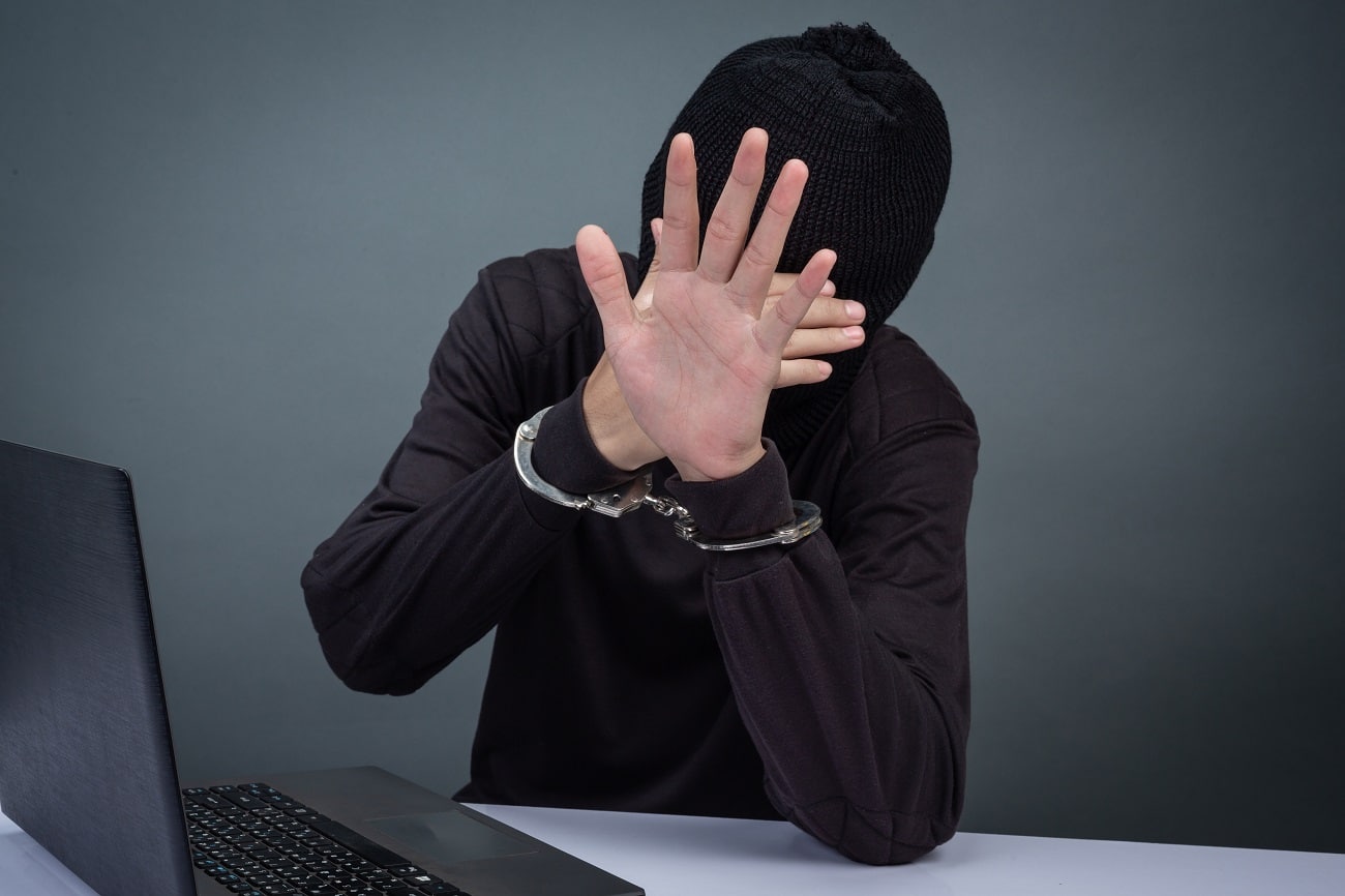 Hacker é mantido preso pela justiça