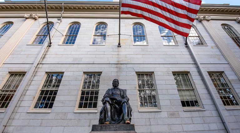 Harvard e outras universidades estão comprando Bitcoin