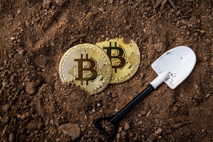 Mineração de Bitcoin com pá no chão