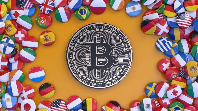 Moeda Bitcoin cercado por bandeira de países adoção