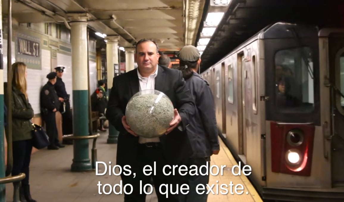 MoneyBall, esfera de vidro com 1 milhão de dólares triturados. Imagem: Youtube